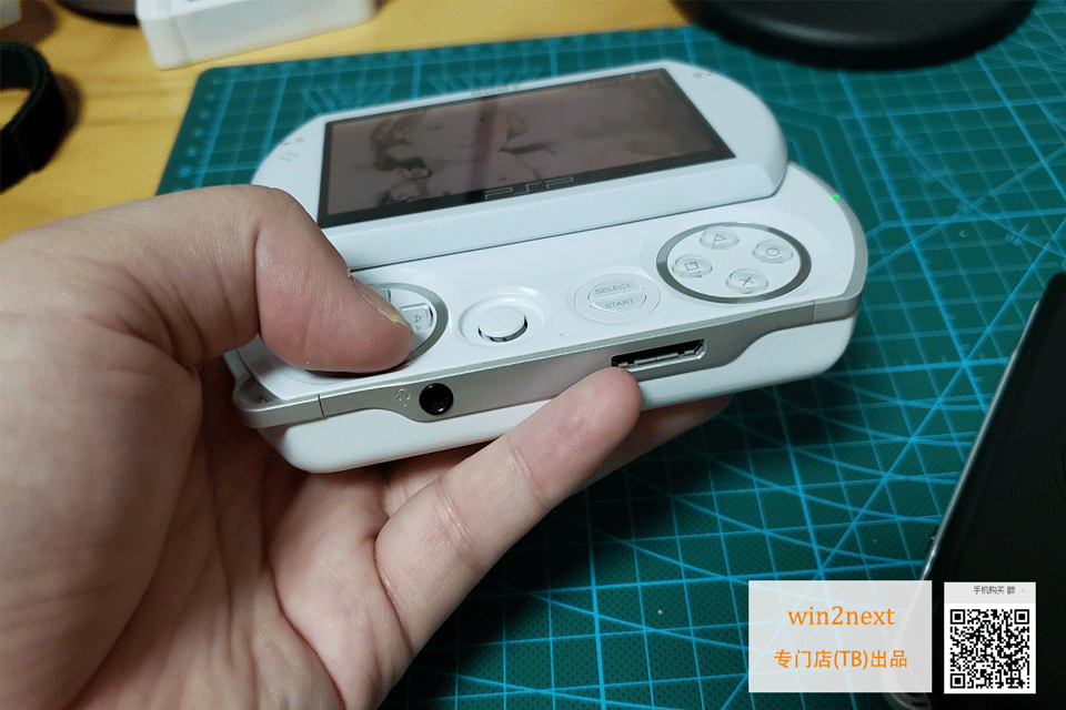 《PSP go Power Armour ---  power enhancement and ergonomic design back shell for PSP go》